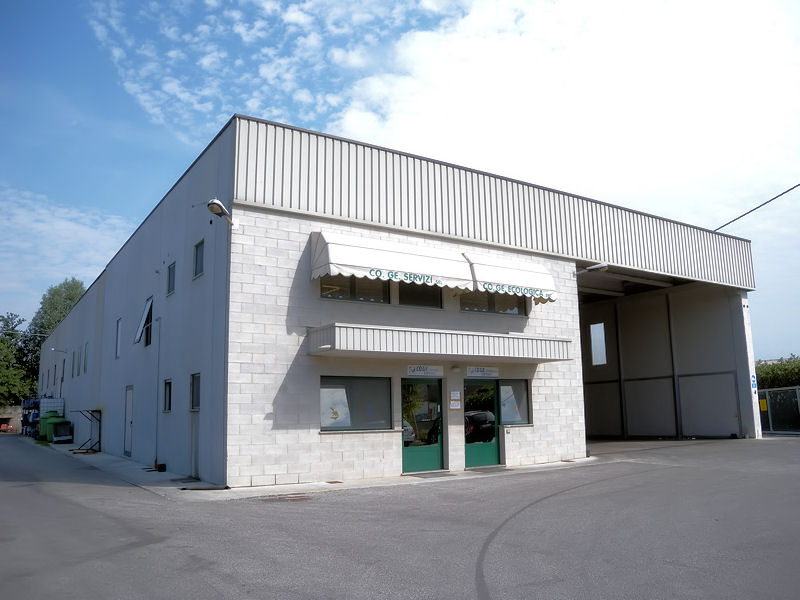 Ingresso della sede CO.GE. ECOLOGICA in Via Chiavornicco
